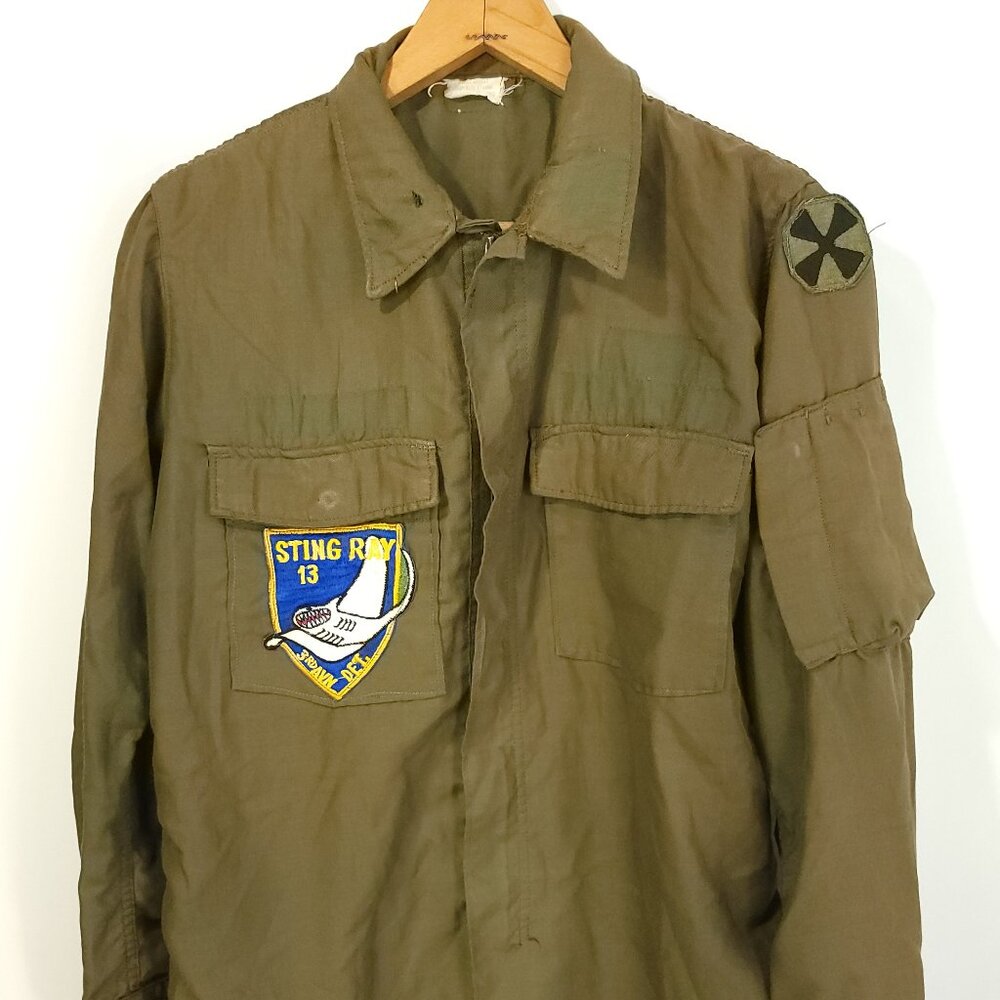 Vtg US Military Shirt Men's Med Sting Ray 13 3rd AVN DET Patch Zip Front 70s